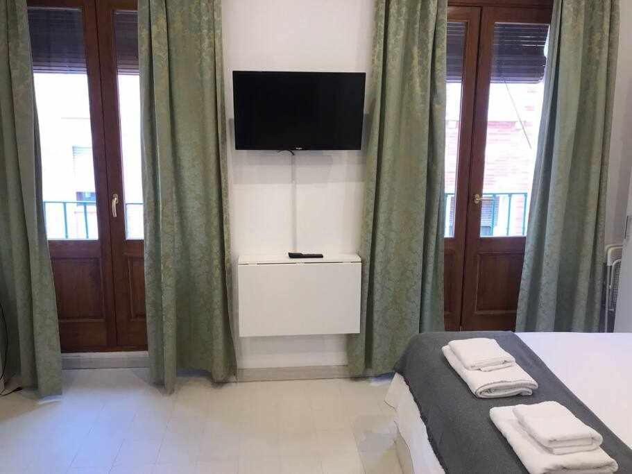 Un Genial Estudio En El Barrio Las Cortes Μαδρίτη Εξωτερικό φωτογραφία